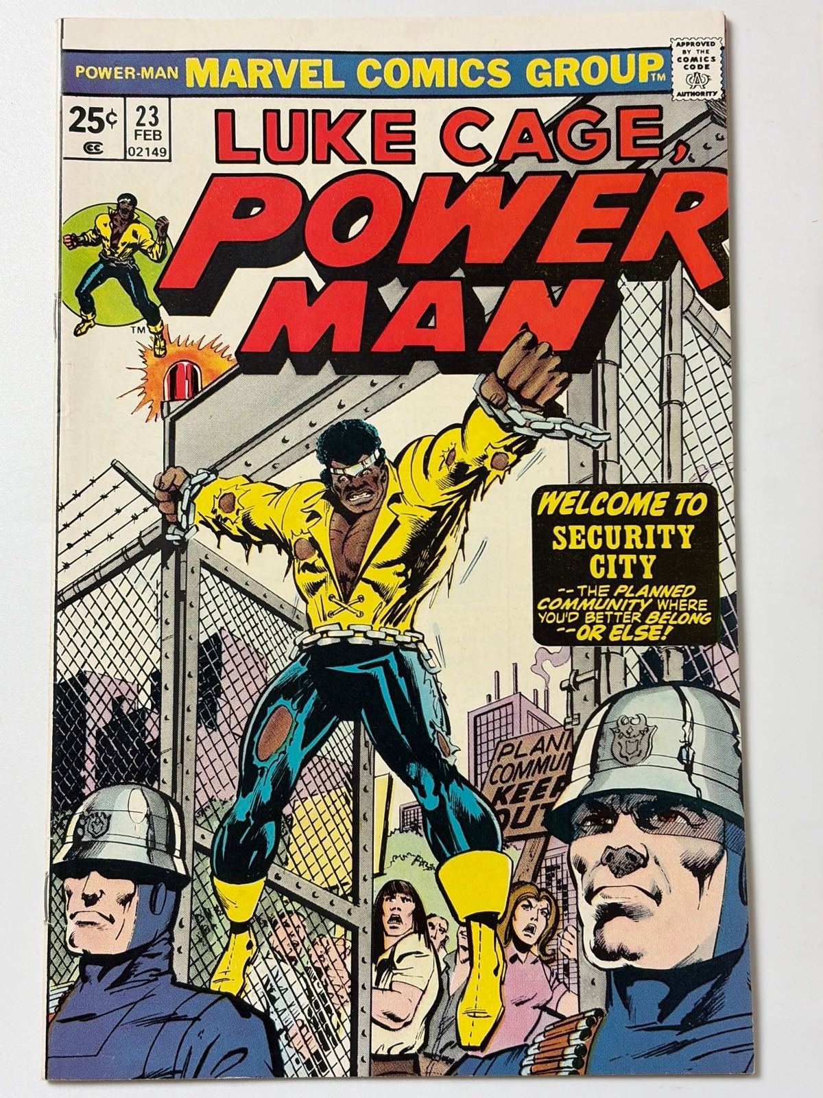 Power Man #23 (1975) in 9.4 Near Mint
