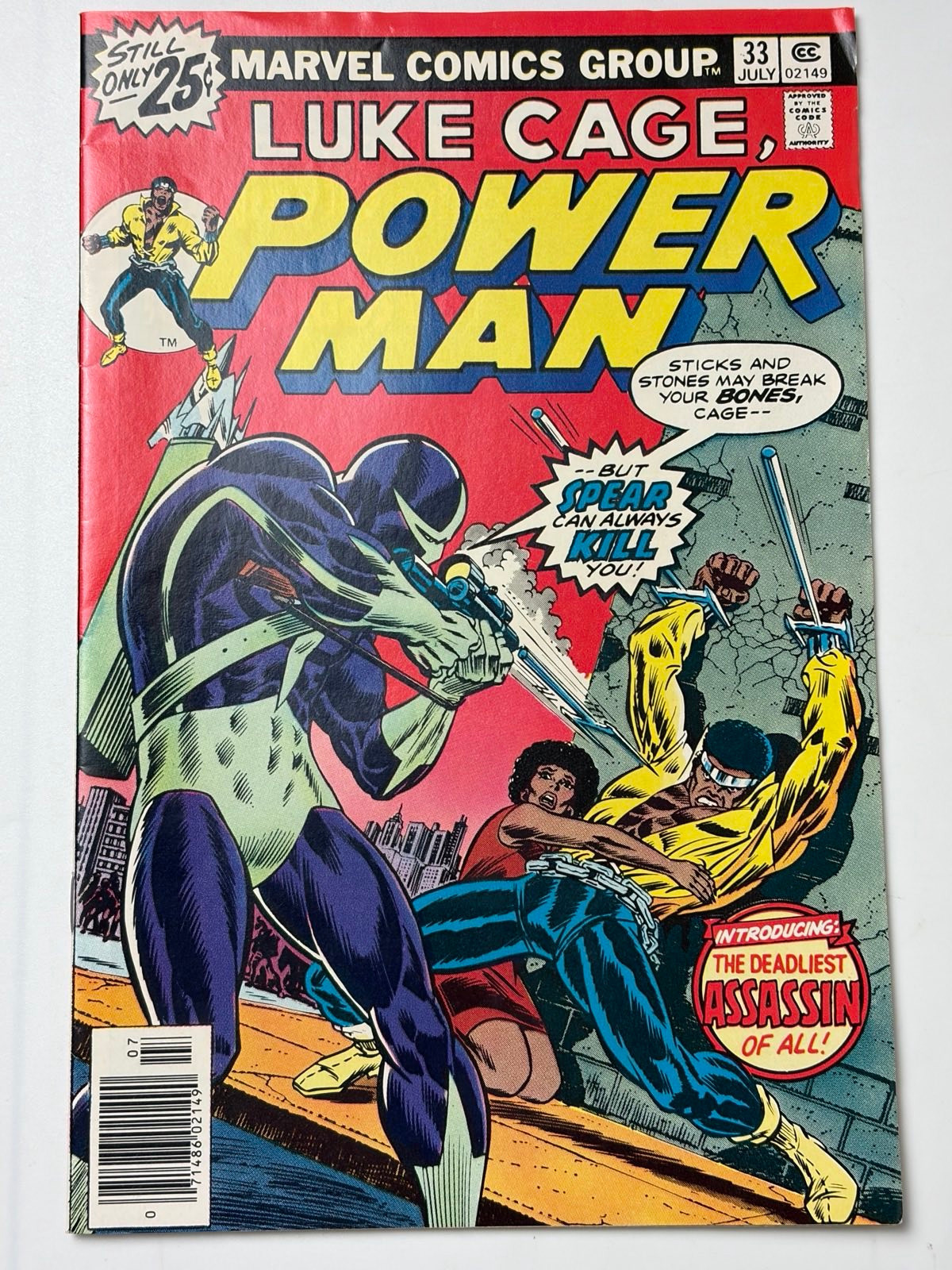 Power Man #33 (1976) in 8.5 Very Fine+