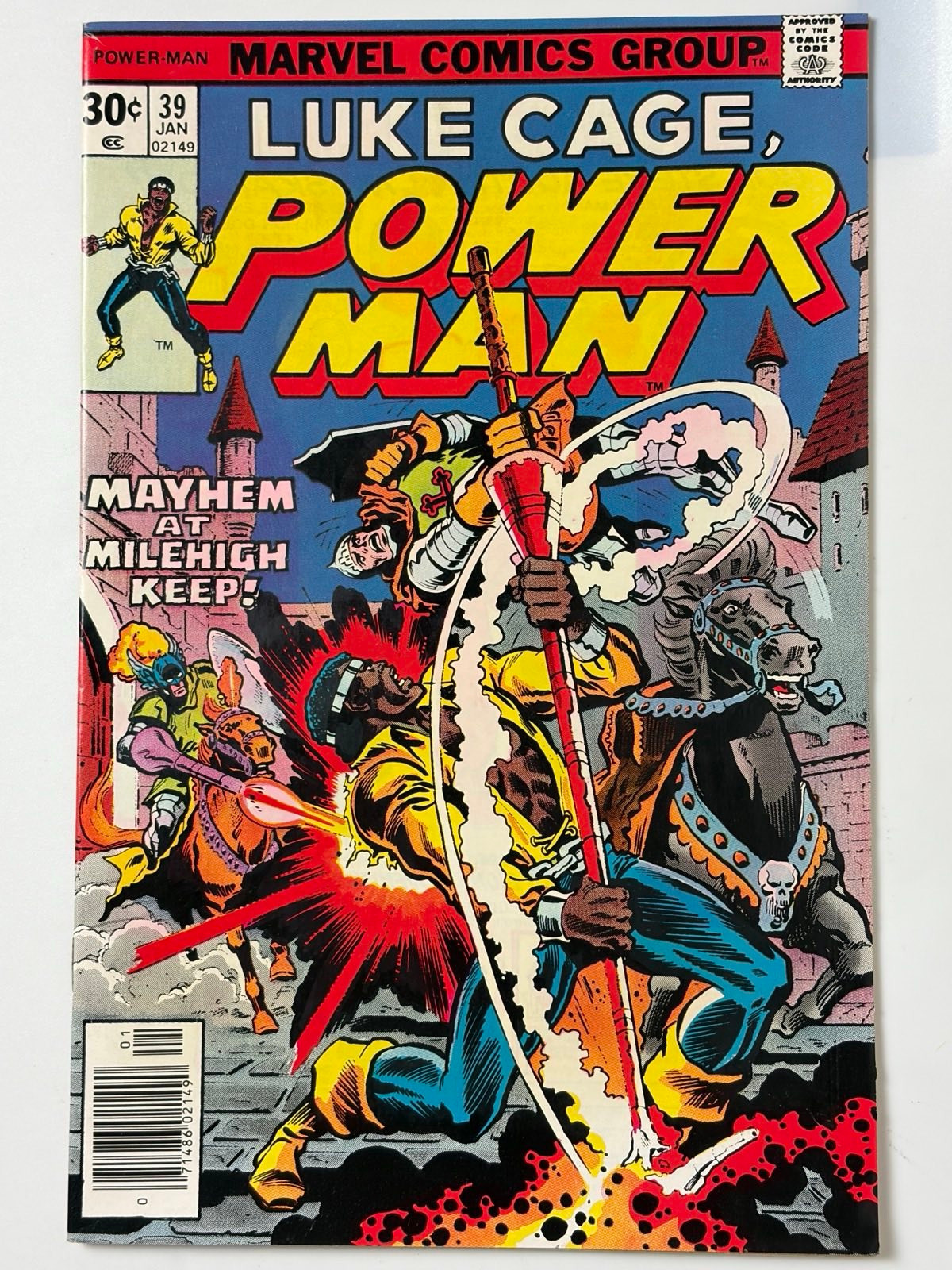 Power Man #39 (1977) in 8.5 Very Fine+